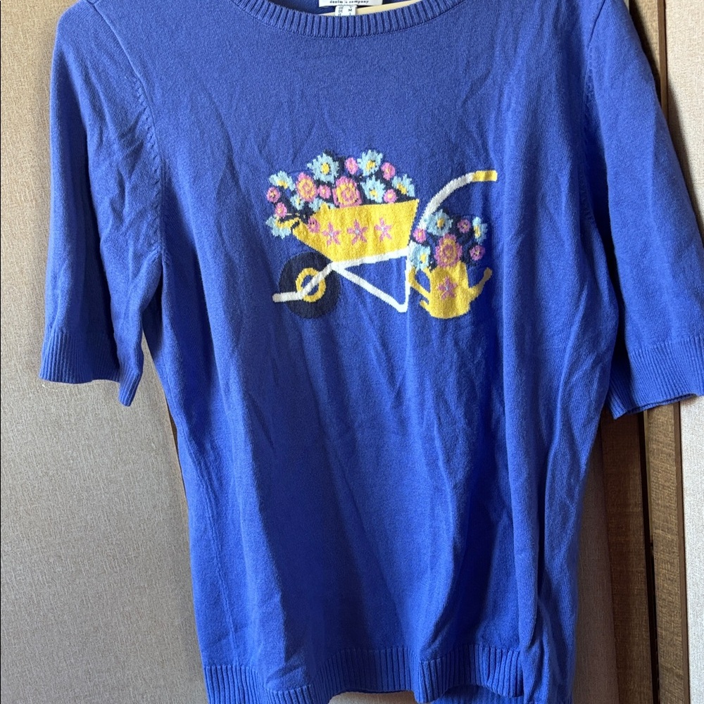 FINAL MARKDOWN Denim&Co Blue knit top with Floral Wheelbarrow Design medium